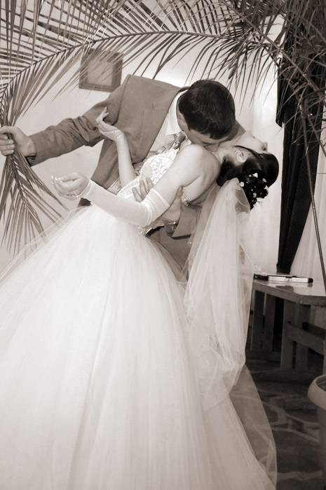 Поцелуй, пальма, прогиб, свадьба